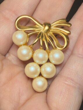 Vintage Faux Pearl Grape Brooch Gold Tone Cluster Ribbon Design